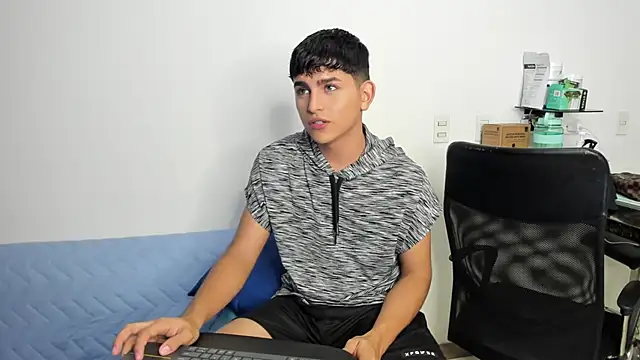 Snapshot of Lyam_ap chatting on February 4, 2025, 4:26 am Lyam ap online show from February 4, 2025, 4:26 am