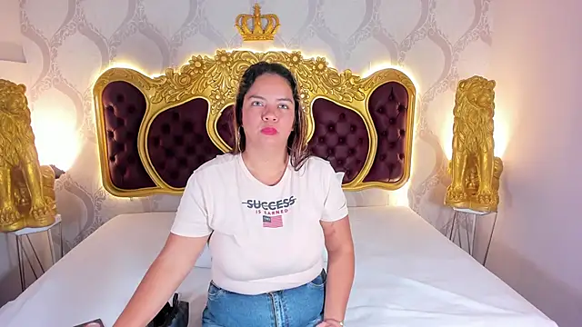 KendralHolson online show from December 4, 2025, 4:22 am