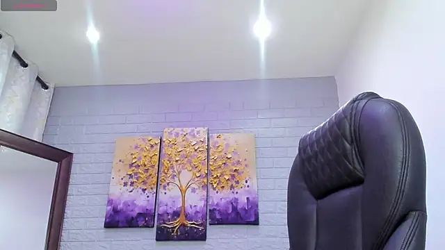 ebbafernandez  online show from October 2, 2025, 11:46 am