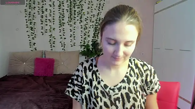 Miss Elsa  online show from November 21, 2025, 6:12 am