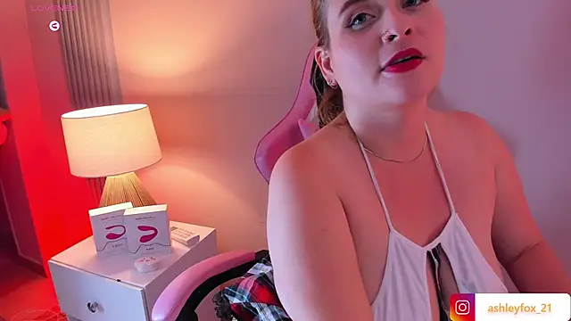 Snapshot of ashleyfox_01 chatting on February 2, 2025, 3:28 pm ashleyfox 01 online show from February 2, 2025, 3:28 pm