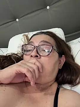 Snapshot of AntonellaAlondra4 chatting on January 19, 2026, 3:38 pm AntonellaAlondra4 online show from January 19, 2026, 3:38 pm