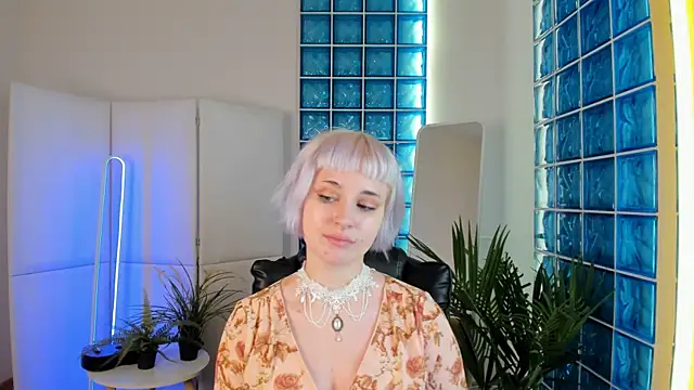 Snapshot of Pieris_Lisa chatting on January 18, 2025, 2:12 pm Pieris Lisa online show from January 18, 2025, 2:12 pm