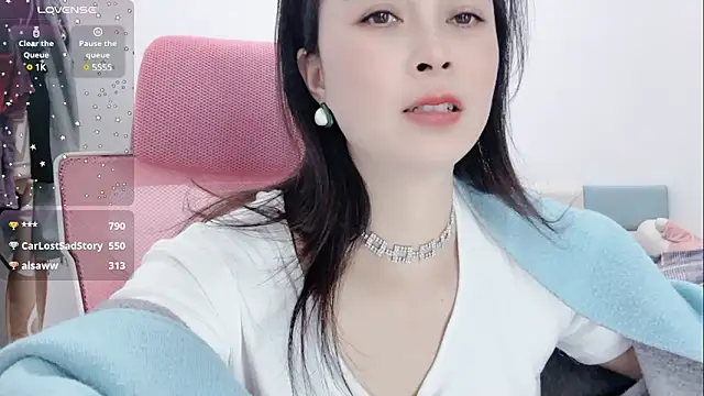 Qwi-V1 online show from February 12, 2025, 3:07 am