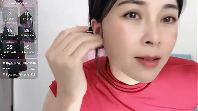 Qwi-V1 online show from January 1, 2025, 1:37 am