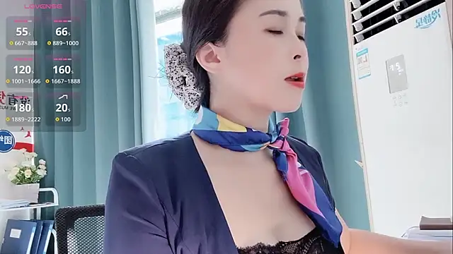 Qwi-V1 online show from October 13, 2025, 7:21 am