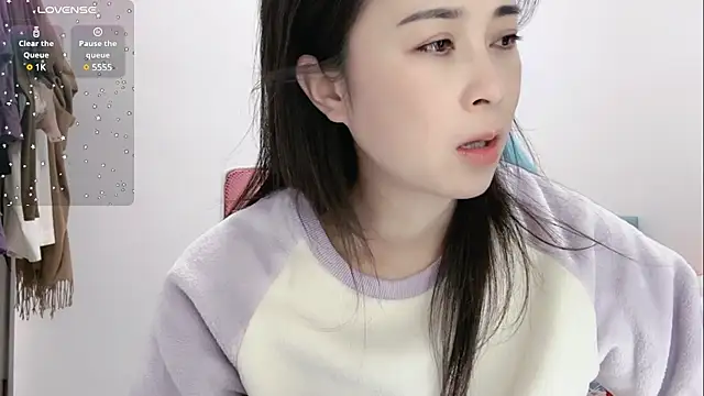 Qwi-V1 online show from February 15, 2025, 12:26 am