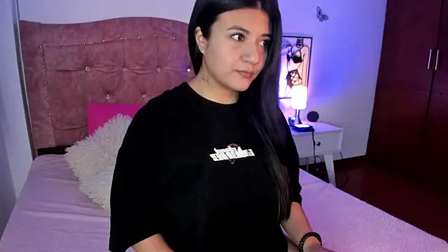 DesireSweet online show from April 14, 2026, 10:31 am