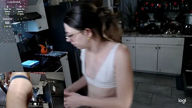 KSwonderland6 online show from February 11, 2026, 6:35 am