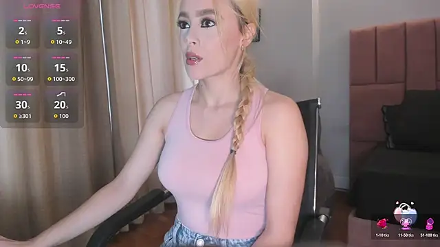 miacarperr1 online show from April 18, 2026, 9:15 pm