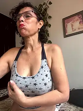 MireyaTorresGu online show from January 14, 2026, 4:32 pm