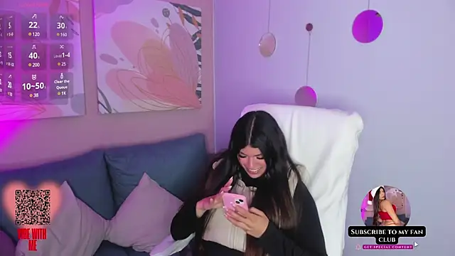 Snapshot of MiaDlucca chatting on January 22, 2025, 2:15 am MiaDlucca online show from January 22, 2025, 2:15 am