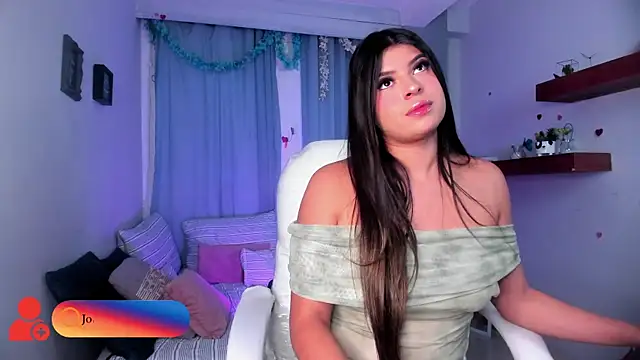 Snapshot of MiaDlucca chatting on October 17, 2025, 9:38 pm MiaDlucca online show from October 17, 2025, 9:38 pm