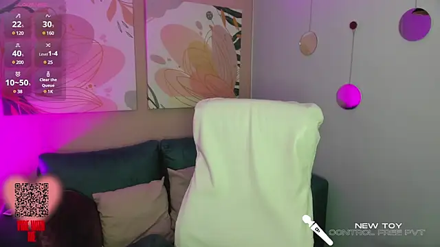 Snapshot of MiaDlucca chatting on February 3, 2025, 8:35 pm MiaDlucca online show from February 3, 2025, 8:35 pm