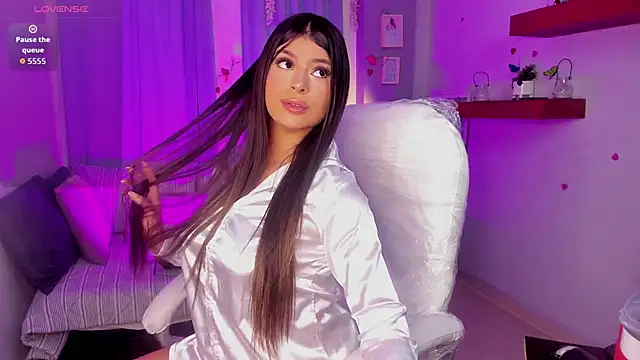 Snapshot of MiaDlucca chatting on September 23, 2025, 9:22 pm MiaDlucca online show from September 23, 2025, 9:22 pm