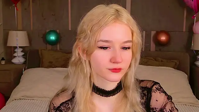 NaomiLoys online show from February 14, 2025, 8:26 pm