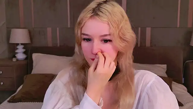 NaomiLoys online show from March 7, 2025, 11:49 pm