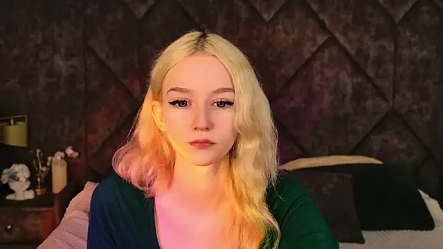 NaomiLoys online show from November 8, 2025, 10:30 am