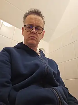 Hectorthyssen1 online show from March 15, 2026, 1:07 pm