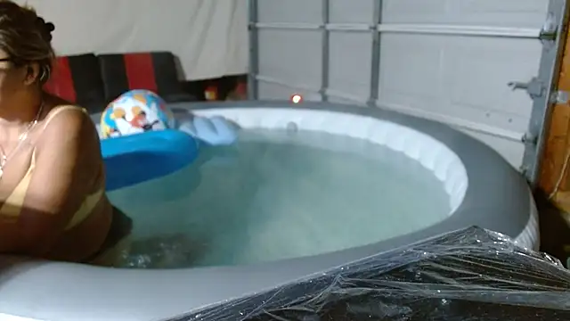 Snapshot of 69vivian chatting on January 6, 2025, 1:31 am 69vivian online show from January 6, 2025, 1:31 am