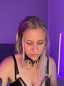 lunawolf21 online show from September 27, 2025, 8:53 am