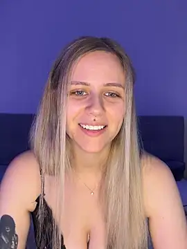 lunawolf21 online show from December 18, 2025, 7:35 am