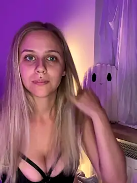 lunawolf21 online show from October 25, 2025, 5:24 pm