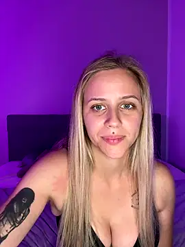 lunawolf21 online show from October 9, 2025, 6:41 pm