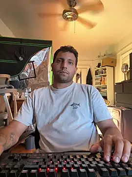 Snapshot of TacosSenpai chatting on October 7, 2025, 9:38 pm TacosSenpai online show from October 7, 2025, 9:38 pm