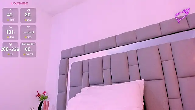 vivianne scott online show from September 17, 2025, 12:07 pm