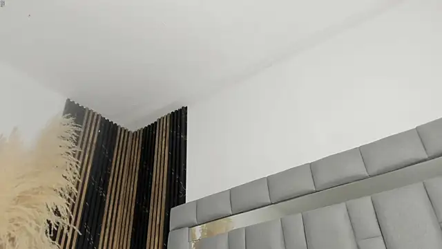 vivianne scott online show from April 13, 2026, 2:54 pm