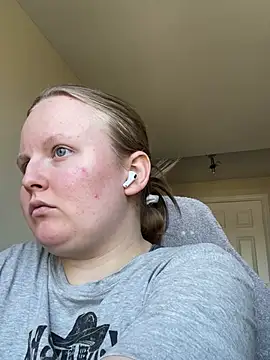 lexie lilacs online show from March 21, 2025, 8:50 pm