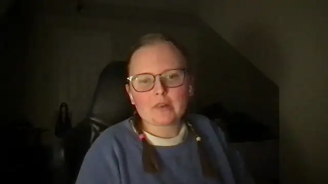 lexie lilacs online show from February 17, 2025, 4:31 am