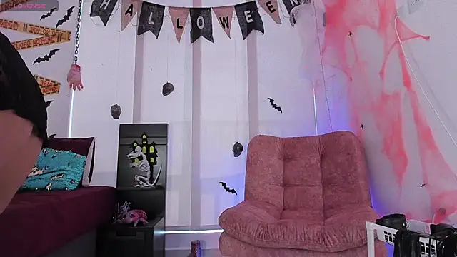 AndreaVelasco online show from October 23, 2025, 6:28 pm