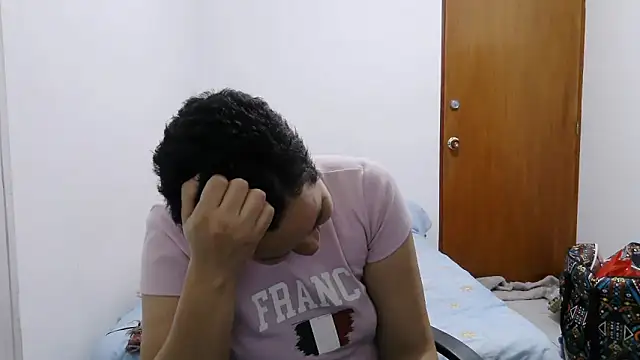 Snapshot of luxandracon23 chatting on February 4, 2026, 1:11 am luxandracon23 online show from February 4, 2026, 1:11 am