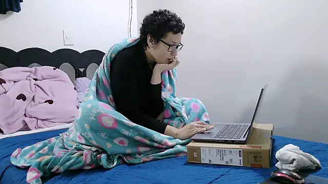 Snapshot of luxandracon23 chatting on March 25, 2026, 1:10 pm luxandracon23 online show from March 25, 2026, 1:10 pm