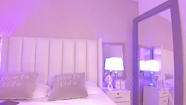 SophiaSmiiths  online show from July 18, 2026, 10:18 pm