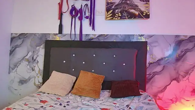 couple lovelyds online show from April 16, 2026, 9:39 pm