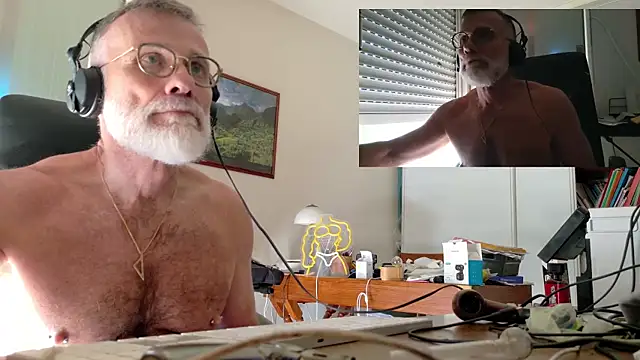 MusclesCigarsFFPig online show from May 14, 2026, 6:54 am