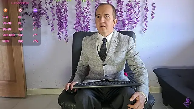 Snapshot of yazforeSolo chatting on February 9, 2026, 2:04 pm yazforeSolo online show from February 9, 2026, 2:04 pm