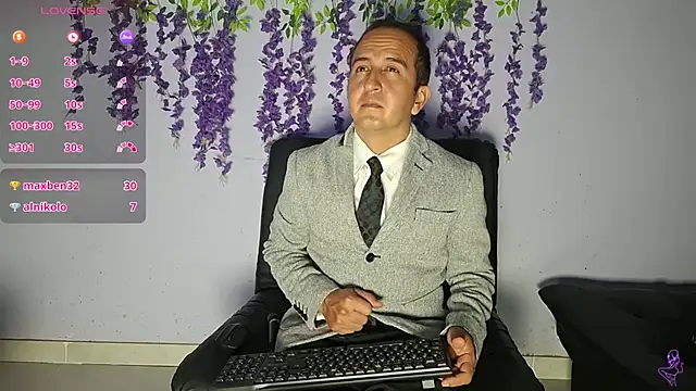 Snapshot of yazforeSolo chatting on February 10, 2026, 2:10 am yazforeSolo online show from February 10, 2026, 2:10 am