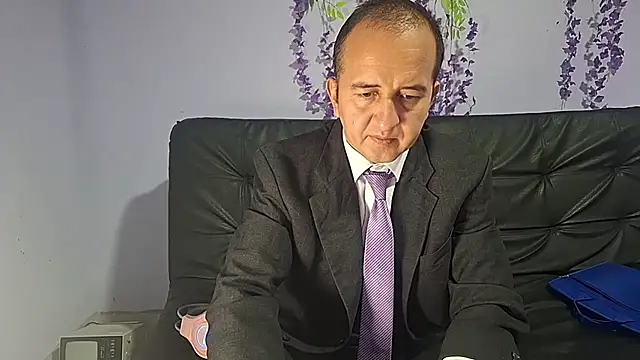 Snapshot of yazforeSolo chatting on November 21, 2025, 2:27 pm yazforeSolo online show from November 21, 2025, 2:27 pm