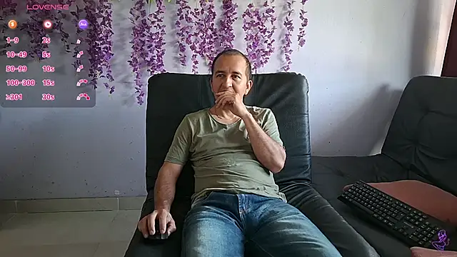 Snapshot of yazforeSolo chatting on February 16, 2026, 12:26 pm yazforeSolo online show from February 16, 2026, 12:26 pm