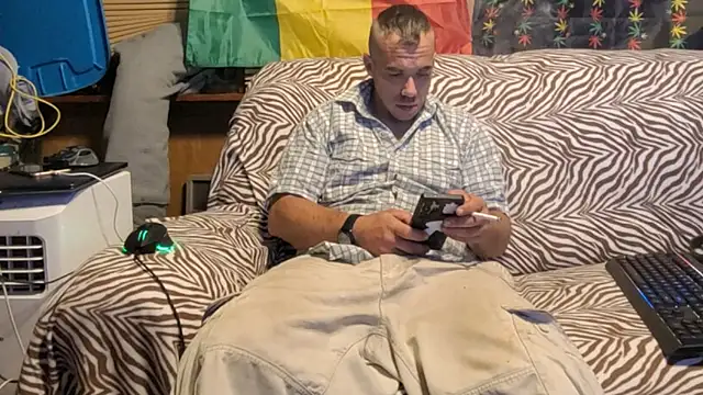 Snapshot of ScubaStevex chatting on July 6, 2026, 7:37 am ScubaStevex online show from July 6, 2026, 7:37 am