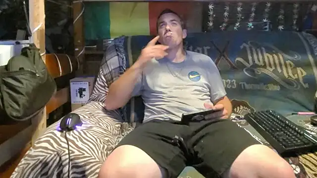 Snapshot of ScubaStevex chatting on August 8, 2026, 12:28 am ScubaStevex online show from August 8, 2026, 12:28 am