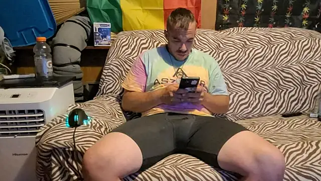Snapshot of ScubaStevex chatting on July 9, 2026, 6:47 am ScubaStevex online show from July 9, 2026, 6:47 am