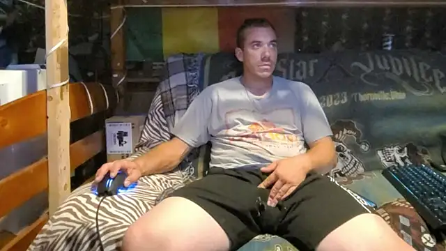 Snapshot of ScubaStevex chatting on August 9, 2026, 4:40 am ScubaStevex online show from August 9, 2026, 4:40 am