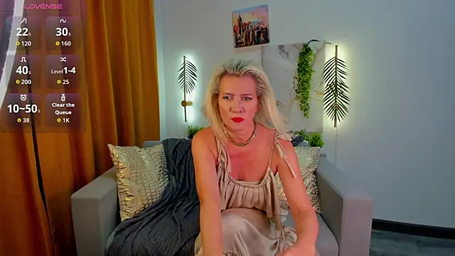 Snapshot of Luna__Lewis chatting on September 18, 2025, 8:06 am Luna Lewis online show from September 18, 2025, 8:06 am