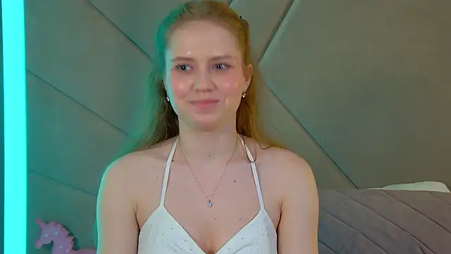 SelinSwarovski online show from June 15, 2026, 3:23 pm