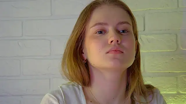 SelinSwarovski online show from March 11, 2026, 4:39 am